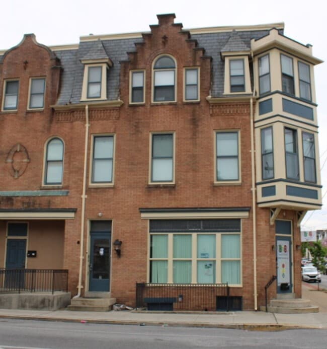 Building Photo - 202 E King St