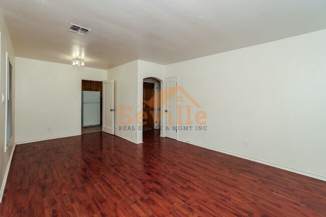 Foto del edificio - Single story 3BR/1BA home in convenient South Berkeley neighborhood.