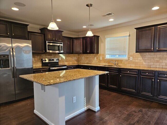 Building Photo - 513 Colony Lakes Dr