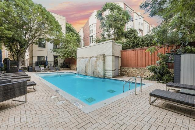 Foto principal - 3210 Carlisle St