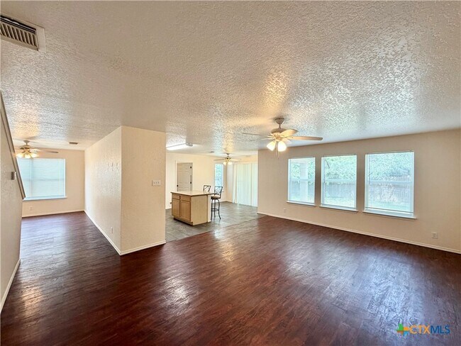 Foto del edificio - 369 Copper Bluff Dr