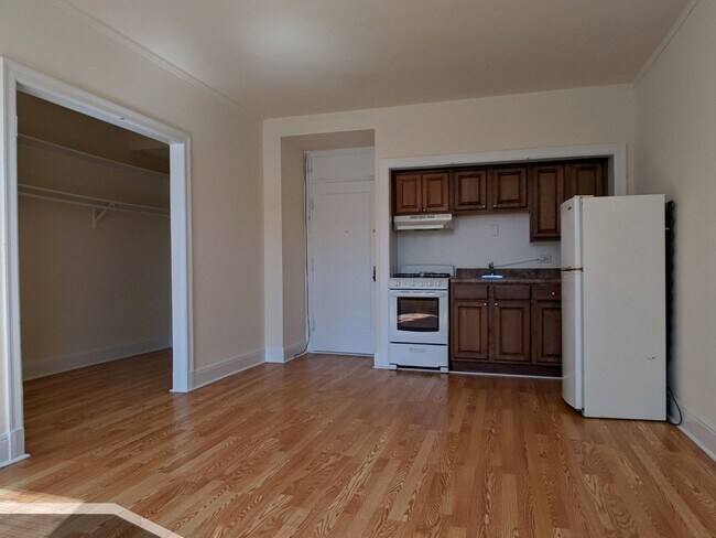 Foto del edificio - 3335 W Diversey Ave