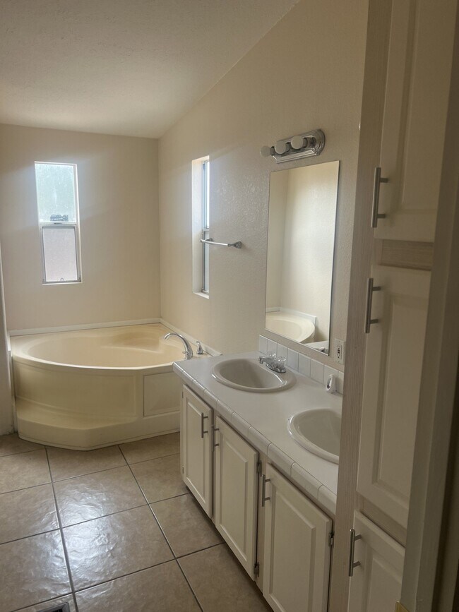Building Photo - 5071 S Mesquite Club Ln
