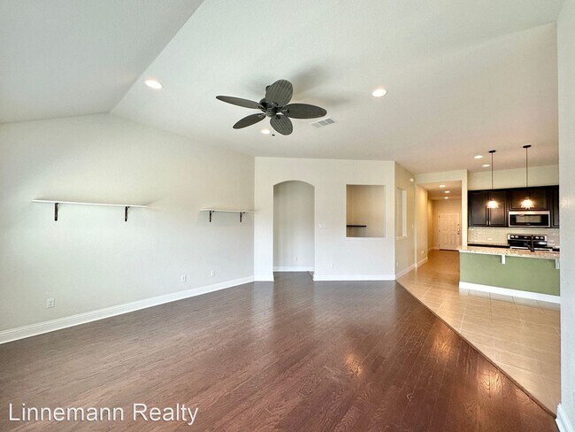Building Photo - 4 br, 2 bath House - 830 Old World Drive