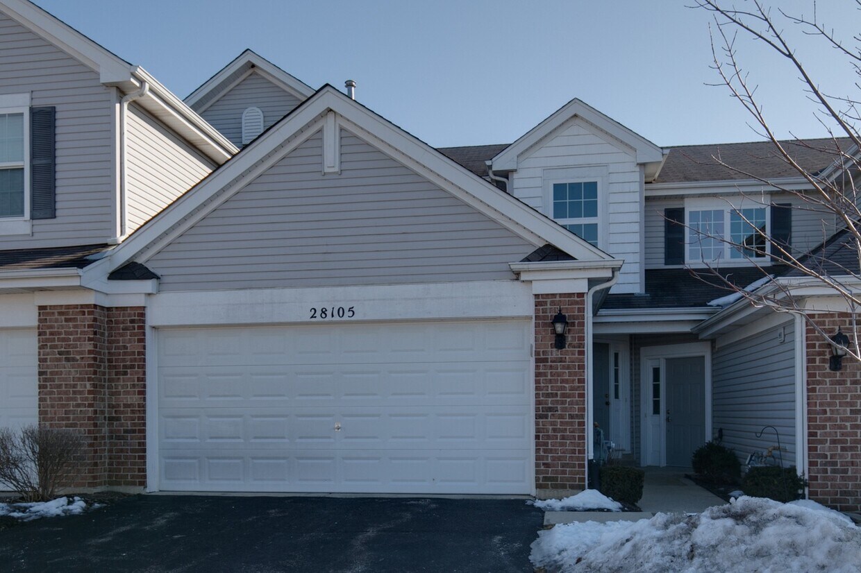 28105 W Sonoma Pass, Lakemoor, IL 60051 Townhome Rentals in Lakemoor