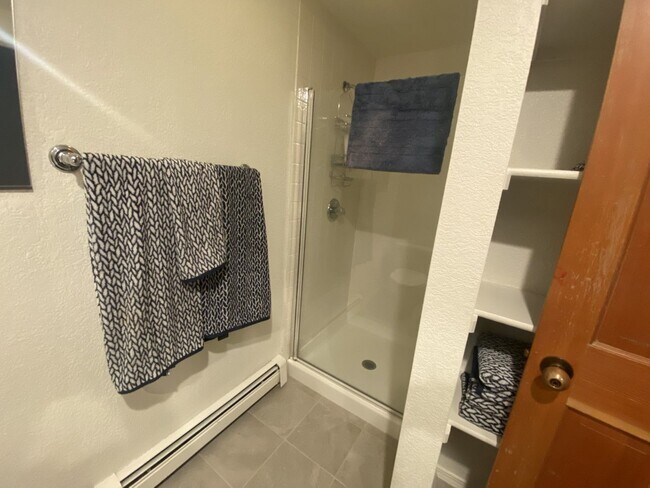 Building Photo - Furnished 2 bed, 2 bath Condo