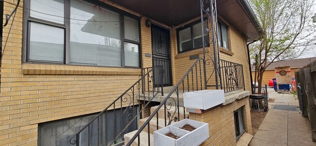 Photo - 1134-1138 N Akron St Apartment