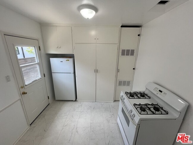 Foto del edificio - 4225 Campbell Dr