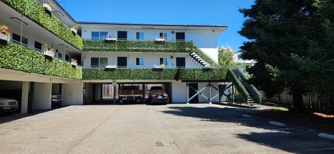 Building Photo - Zelma