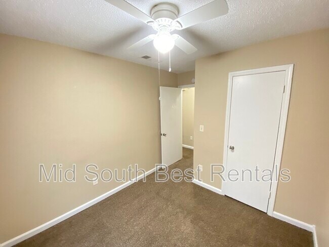 Building Photo - 5015 Shubert Cove