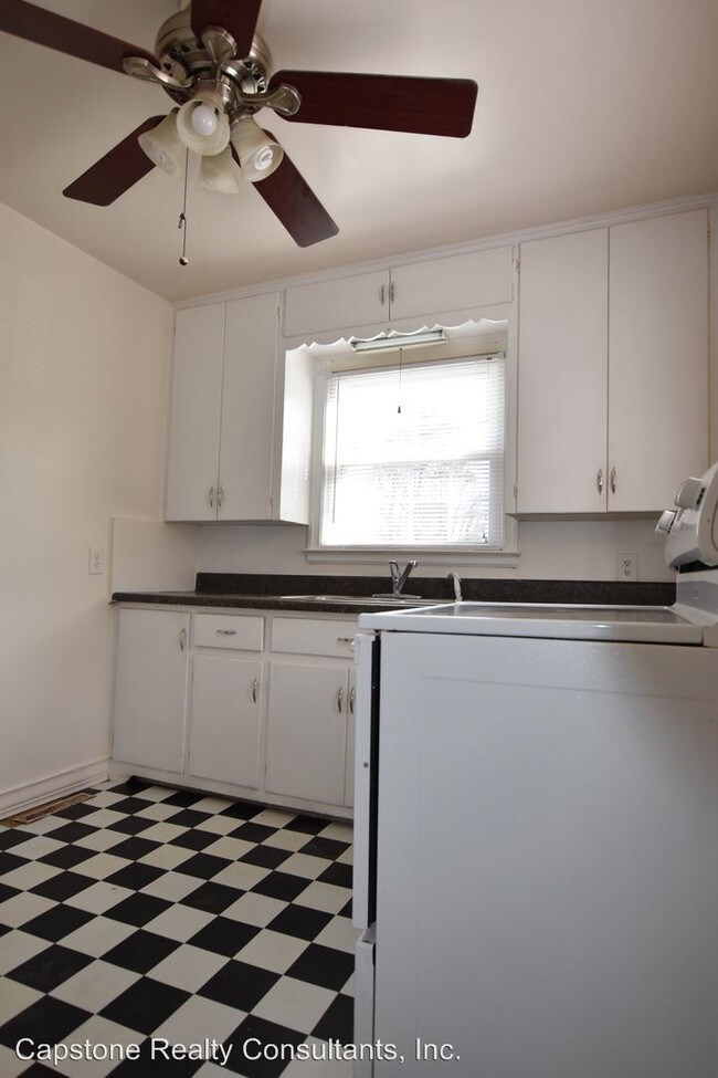 Building Photo - 2 br, 1 bath House - 1959 HINSHAW AVENUE
