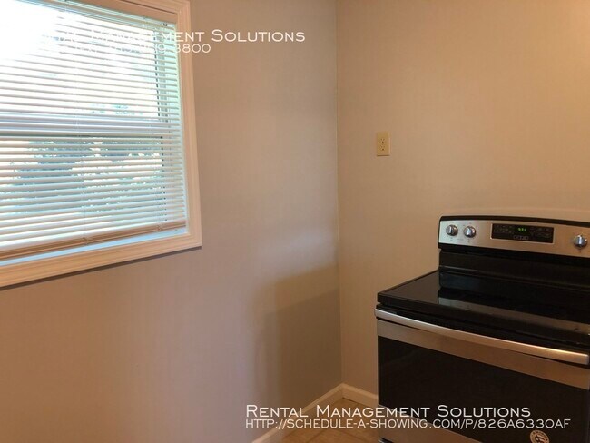 Building Photo - NEW LISTING--1300 SW 37th