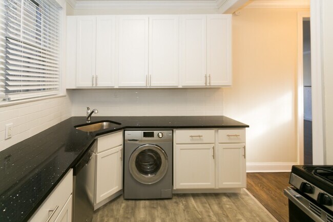 Building Photo - 1122 Maple Ave