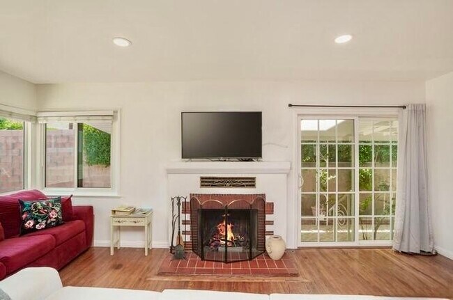 Foto del edificio - 7128 Mammoth Ave