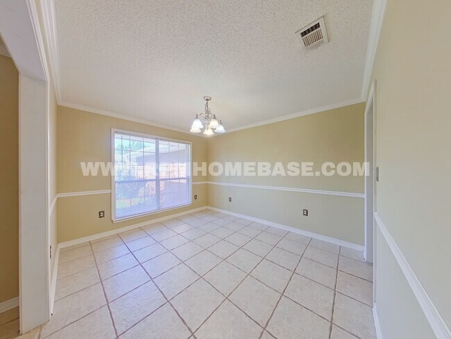 Foto del edificio - Beautiful Home in Quiet Navarre Neighborho...