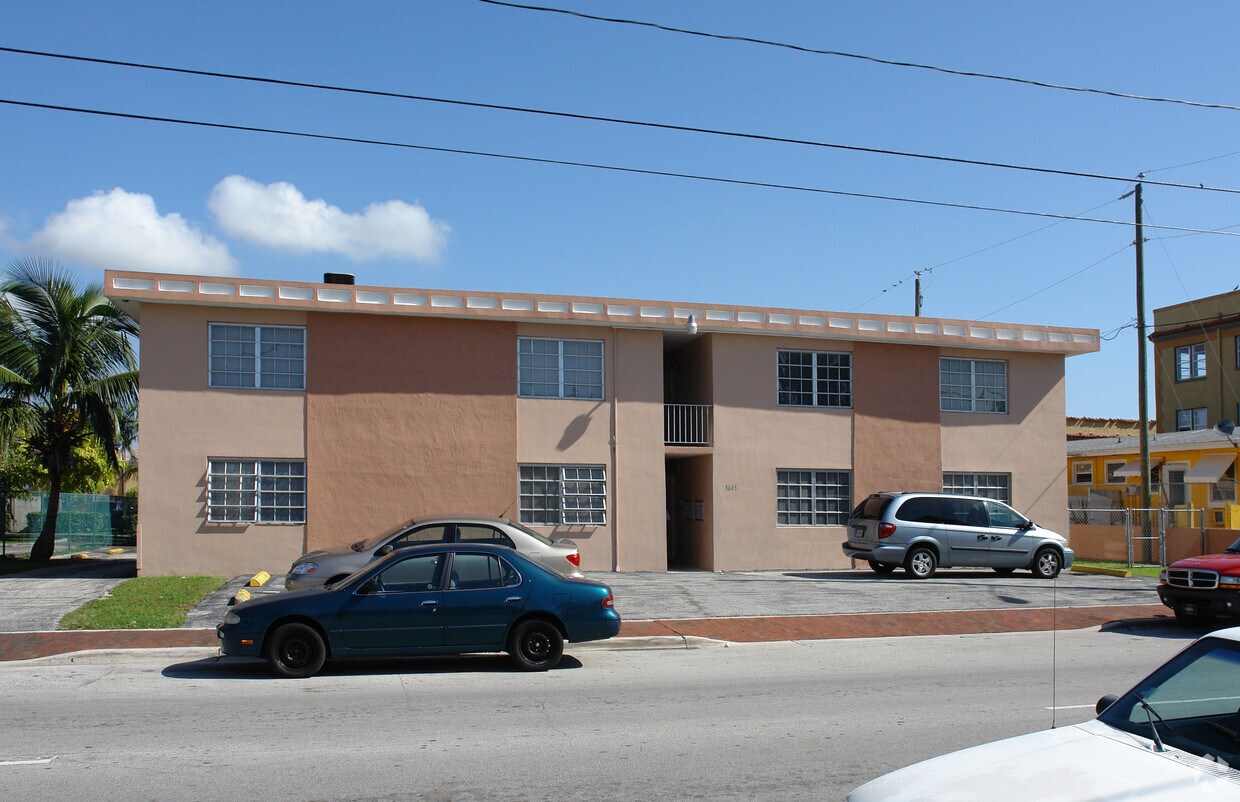 Foto principal - 1645 SW 6th St
