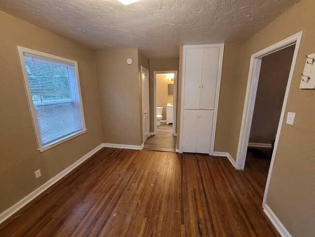 Bedroom - 843 S Pershing St