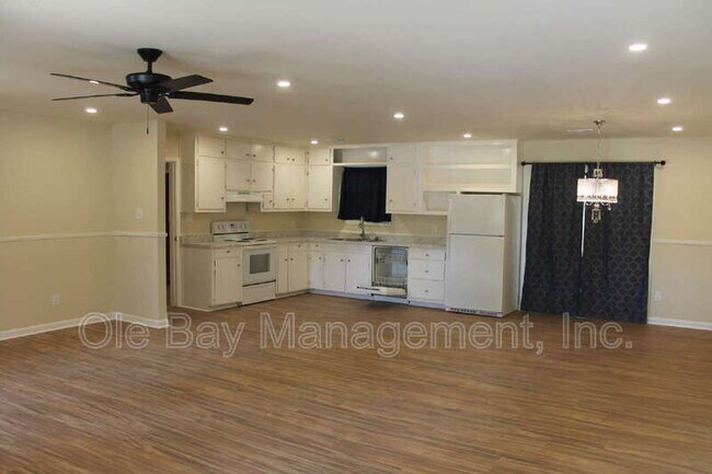 Foto del edificio - 1002 Centerwood Dr