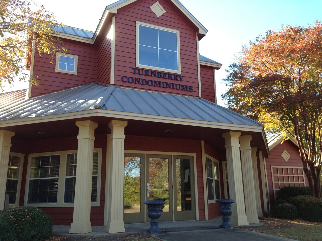 Turnberry Community Center - 2100 Old Taylor Rd