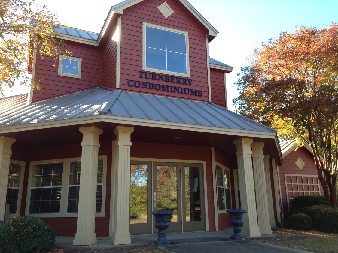 Turnberry Community Center - 2100 Old Taylor Rd