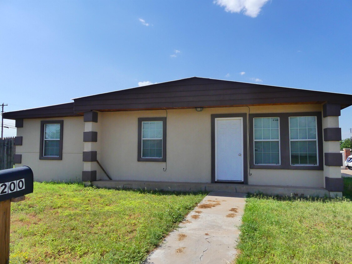 200 SE Ave E, Andrews, TX 79714 House Rental in Andrews, TX