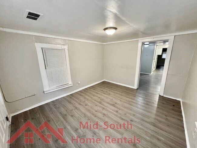 Building Photo - 1536 Brookins St