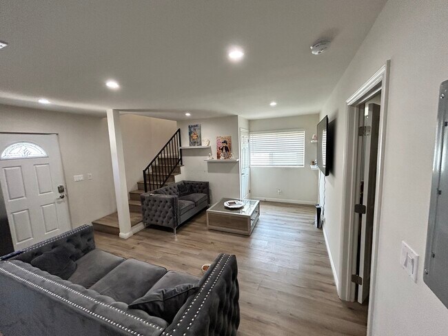 Foto del edificio - 6724 Nestle Ave