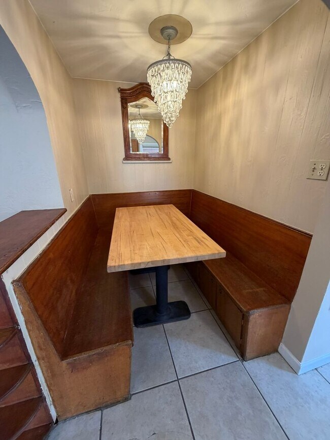 Foto del edificio - Charming 3 Bedroom Ranch Home for Rent in the Heart of Colorado Springs