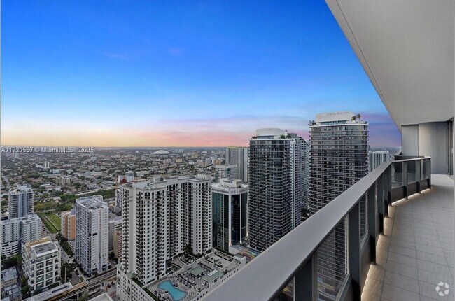 Building Photo - 1000 Brickell Plz