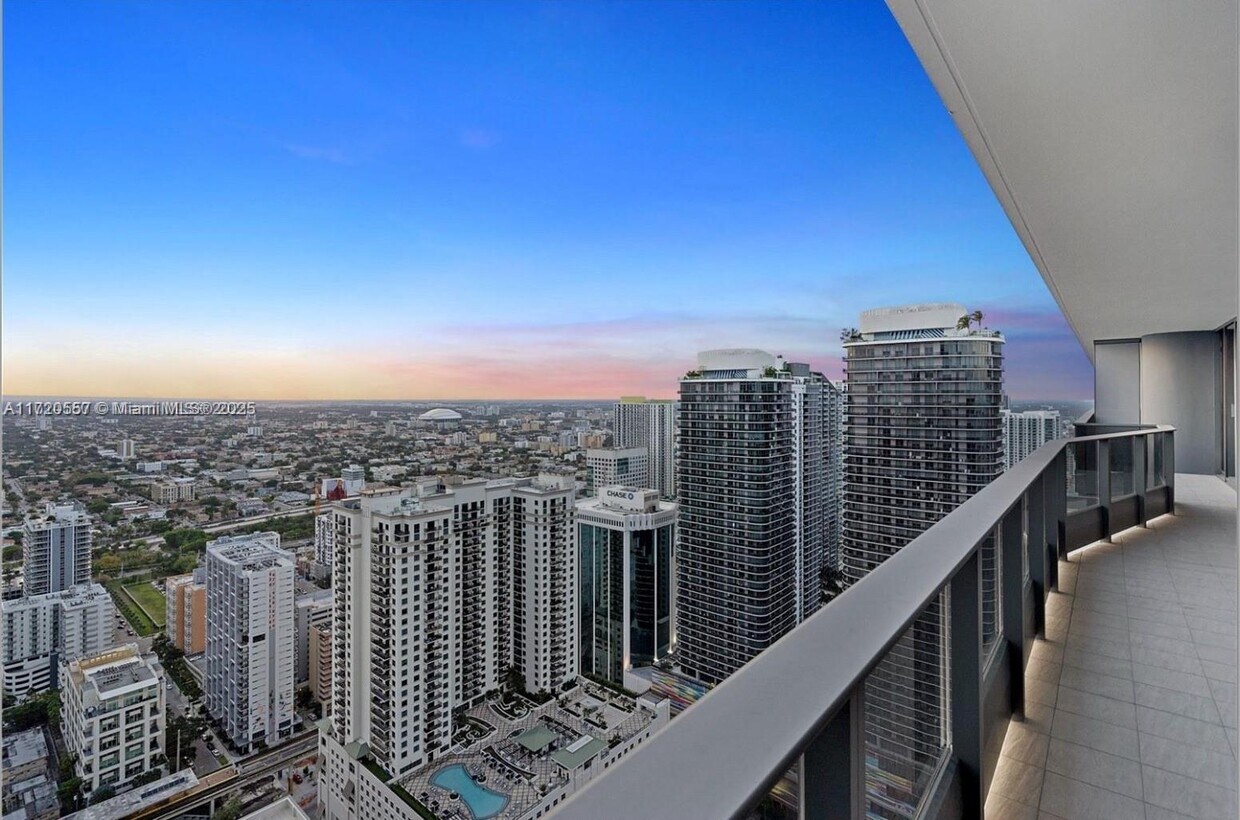 Primary Photo - 1000 Brickell Plz