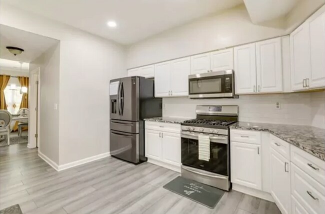 Foto del edificio - Room in Single Family Home on Woodstone Dr