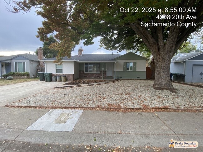 Building Photo - Bright & Cheery Three Bedroom Home With No Carpeting