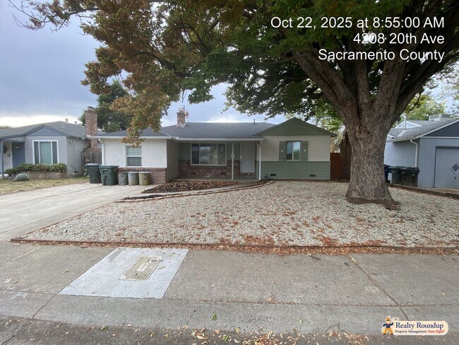 Foto del edificio - Bright & Cheery Three Bedroom Home With No Carpeting