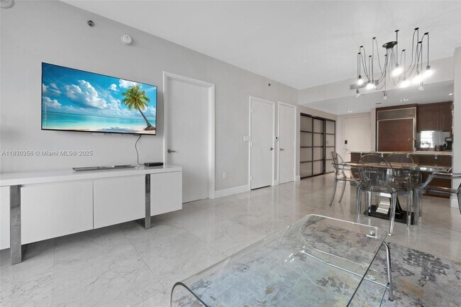 Building Photo - 485 Brickell Ave