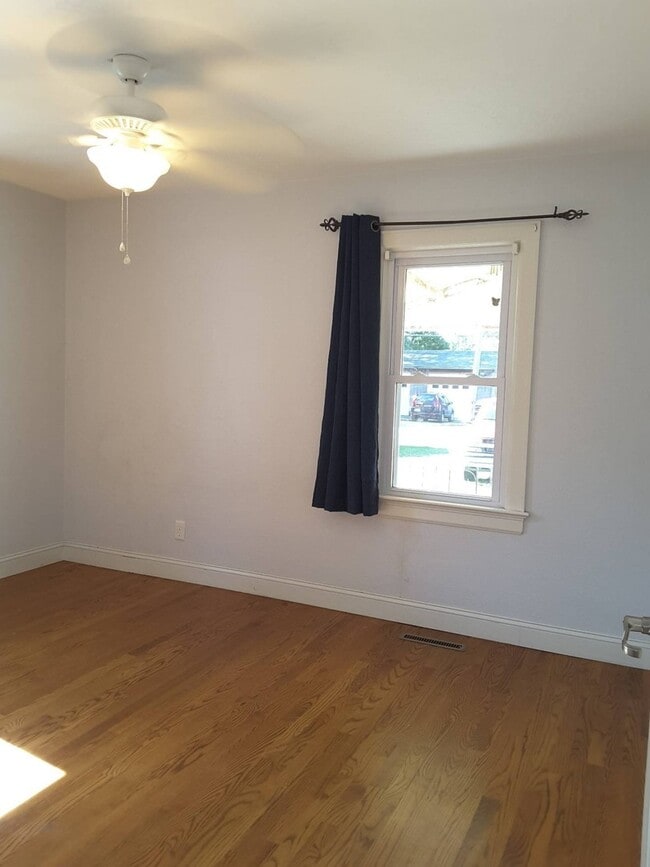 Building Photo - 3 Bedroom Home in Goshen with Unfinished B...
