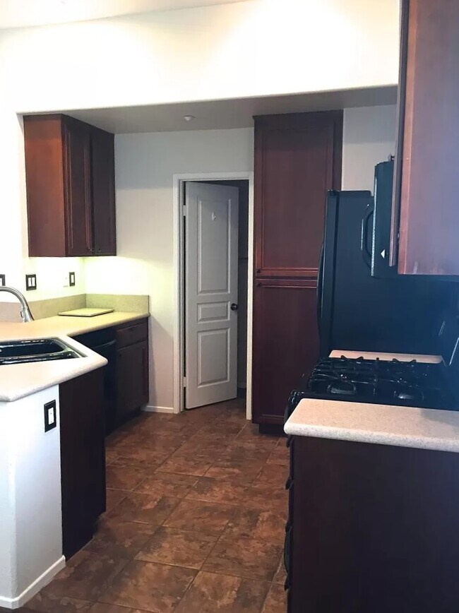 Kitchen - 503 Almond Rd
