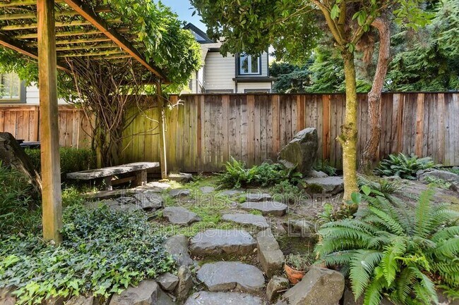 Foto del edificio - 525 NW 18TH Ave