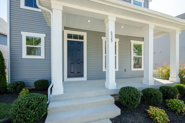 Foto del edificio - Beautiful 5 Bedroom Home with Attached In-...