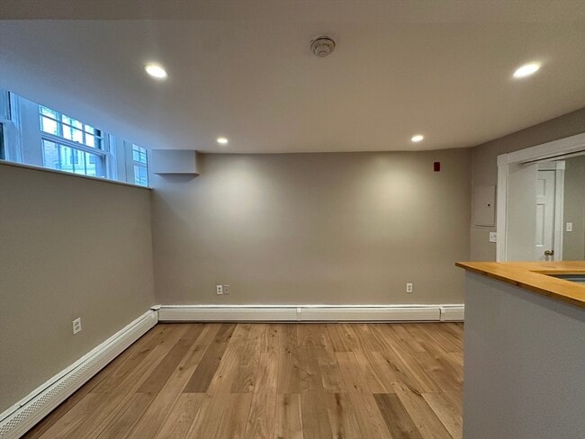 Building Photo - 62 Phillips St