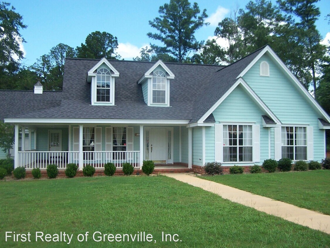 Foto principal - 3 br, 2 bath House - 640 Camelot Dr.