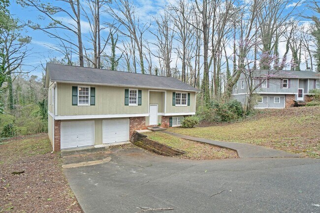 Foto del edificio - Large 4 Bedroom 2.5 Bath Home with 2 Car Garage