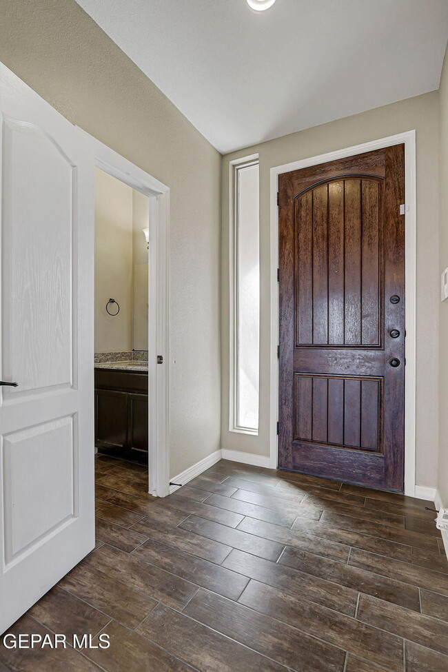 Foto del edificio - 2436 Eastern Sky St