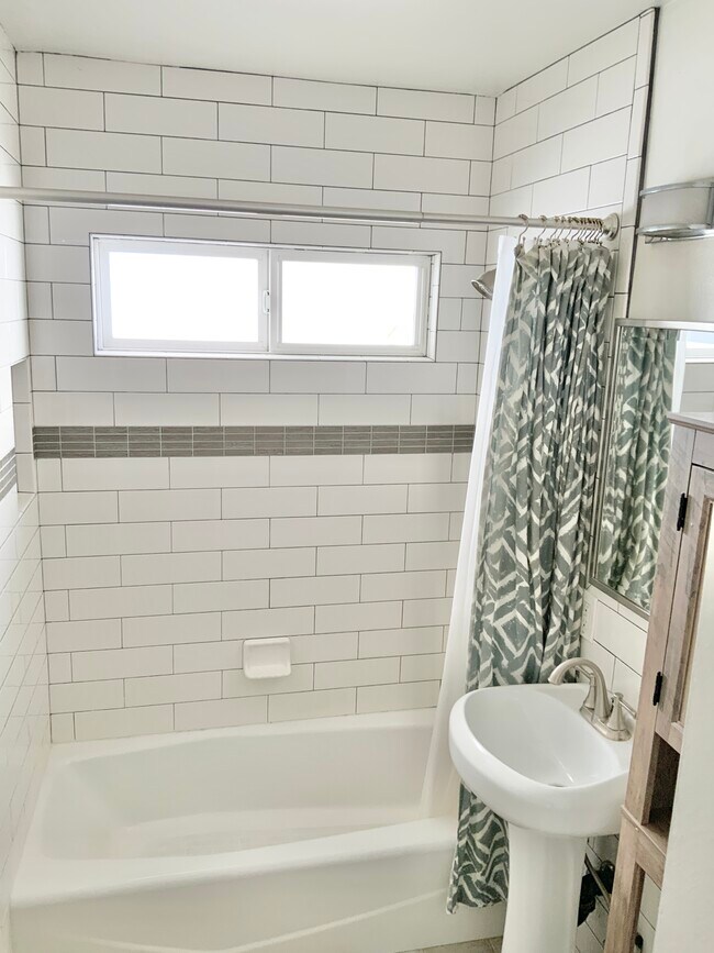 Tile bathroom - 311 Bungalow Dr