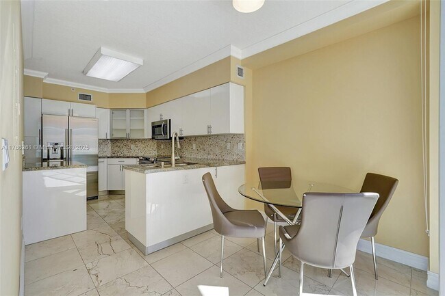 Building Photo - 3370 Hidden Bay Dr