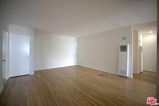 Building Photo - 1233 Barry Ave
