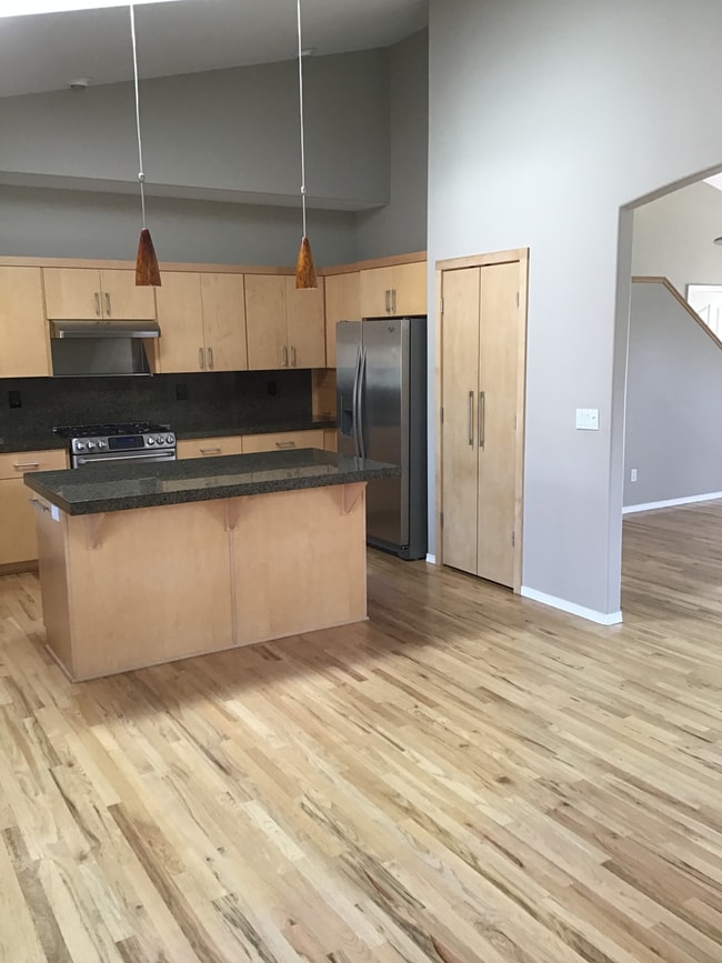 Building Photo - Beautiful 4 Bedroom Home in SE Bend