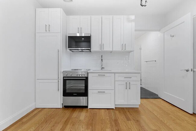 Building Photo - 208 East 31st Street