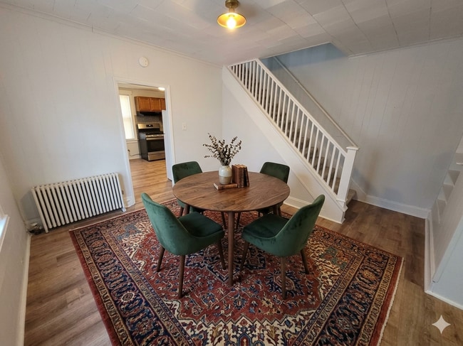 Building Photo - 611 Moir Ct