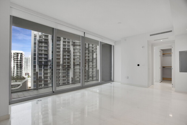 Foto del edificio - 300 Biscayne Blvd Way