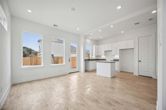 Foto del edificio - 8103 Calhoun Rd
